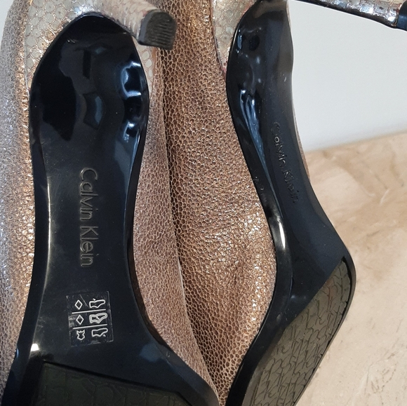 Calvin Klein gold shoes - Picture 7 of 10